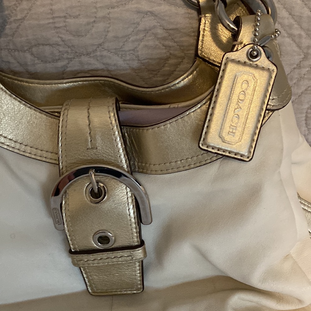 Coach Soho Hobo Leather White, Gold Metallic w/purple interior. 3 int sectns - Picture 3 of 14
